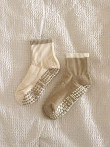 Chaussettes de sport graphiques de qualité supérieure, style streetwear, coton respirant, usage quotidien, design tendance pour les marques de mode, vente au détail et en gros - Product Image 5