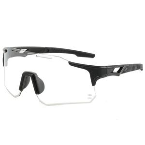 Gafas deportivas de exterior de nuevo estilo y a la moda con lentes que cambian de color para hombres y mujeres - Product Image 1