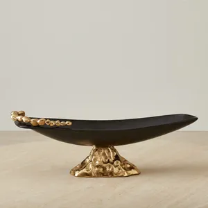 Plateau décoratif de Noël rectangulaire en aluminium gravé à la main, design zen asiatique, pour cadeaux haut de gamme - Product Image 1