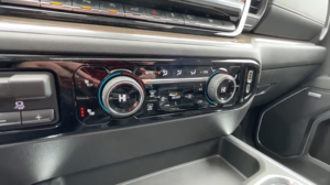 Gran Demanda de Mercado, Chevrolet Silverado 1500-LT Gris 2024 - Product Image 4