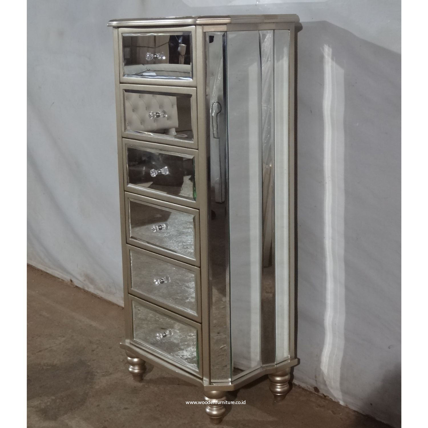 แผงกระจก &amp; แชมเปญ