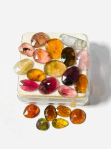25,09 carats de pierres précieuses naturelles multi-tourmalines à taille rose, 9-14 mm, à changement de couleur, style unique, facettées - Product Image 4
