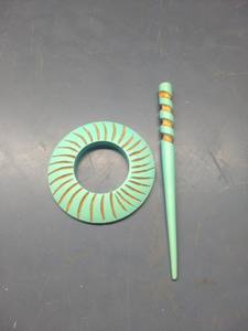 ตัวล็อคผ้าพันคอทำจากไม้ธรรมชาติ สำหรับผ้าคลุมไหล่และเสื้อถัก ให้การยึดเกาะที่มั่นคง สัมผัสเรียบเนียน และมีเสน่ห์แบบงานแฮนด์เมดเหนือกาลเวลา - Product Image 5