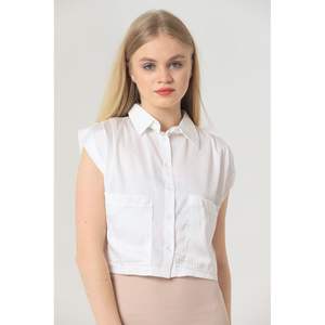 เสื้อครอปท็อปผ้าซาตินสีครีมสำหรับผู้หญิง ยี่ห้อ Topshow ขายส่งเสื้อกล้ามไม่มีแขน - Product Image 2