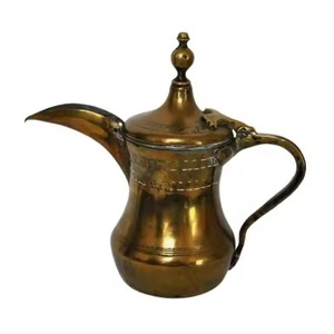 Cafetière arabe Dallah en métal décorative pour le style intérieur de la maison et l'affichage culturel - Product Image 1