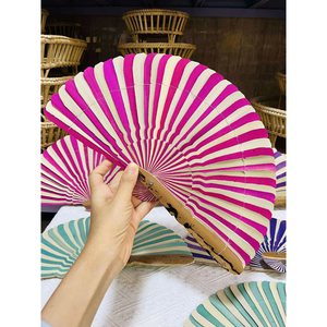 Éventail en feuille de palmier khmer, éventail à main en bois de coco, éventail en feuille de bambou, design durable pour les décorations de fête, les mariages tropicaux et les événements - Product Image 3