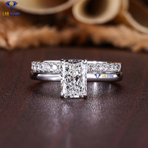 1,35 TDW Radiant & Round Cut Diamond White Gold Ring by Lab-Stone / Shine With a Diamonds/Color de la marca de oro blanco de Lab-Stone / Shine - Product Image 1