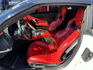 Coupé Deportivo Usado de 2 Puertas, Transmisión Automática, Interior de Cuero, Rines R18, en Buen Estado - Product Image 6