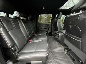 RAM 3500 Limited Mega Cab DRW 4WD 2024 Negro Brillante, Usada, Diésel, Automática, Volante a la Izquierda, Techo Solar, Asientos de Cuero, Paquete Tecnológico - Product Image 6