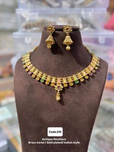 Ensemble collier et boucles d'oreilles antiques indiennes de qualité supérieure Bijoux de mariée luxueux pour les fêtes maintenant en demande dans le monde entier - Product Image 4