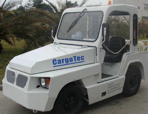 Tractor de Remolque para Equipaje y Carga en Aeropuertos, para Transporte Especial de Aeronaves, Listo para Conducir, en Buenas Condiciones - Product Image 2