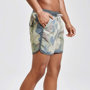 Pantalones cortos estampados informales para hombre con diseño personalizado de material transpirable para promociones y eventos de playa con logotipo OEM - Product Image 2