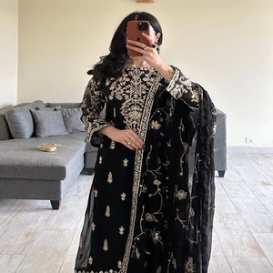 Conjunto étnico Bordado de hilo y lentejuelas Top Georgette de imitación con interior, pantalón de punto completo y Dupatta a juego - Product Image 2