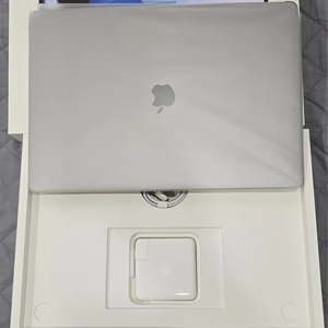 MacBook Pro 16 pouces 2019 A2141 i7-9750H 16 Go, 512 Go SSD, Touch Bar - Product Image 1