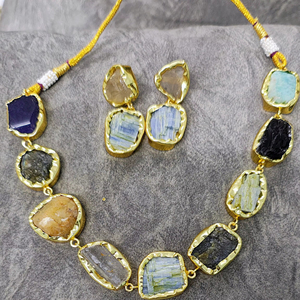 Conjunto de collar de mujer hecho a mano en joyería de fiesta etérea chapada en oro con circón y material de latón - Product Image 1