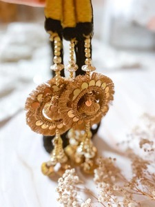 Kiran Paranda, Latkans Dorados, Parandi, Parandey, Bodas con Temática Punjabi, Phulkari, Patiala, Sangeet, Mehendi, Maiyoon - Product Image 4