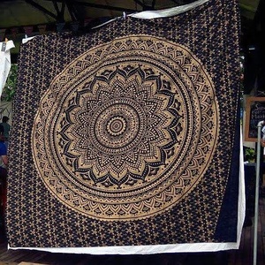 Tapiz de mandala con estampado negro y dorado de tamaño Queen Manta india de algodón 100% - Product Image 2