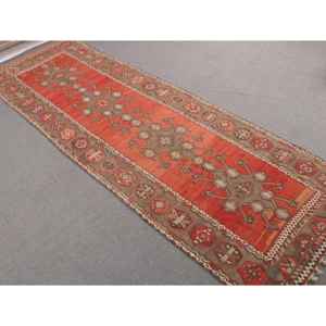 Tapis Kilim turc 3,7x11,5 pieds, tapis vintage, tapis en laine rouge à imprimé animal - Product Image 1