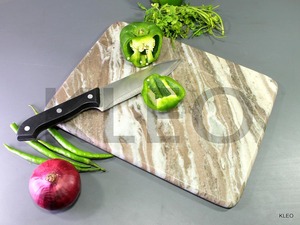 Elegante tabla de cortar de madera con acabado brillante de cobre, bandeja moderna para cortar y servir para uso en la cocina y la decoración del hogar - Product Image 3