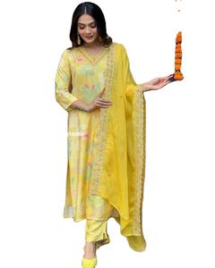 Último diseñador Muselina Seda Bordado Trabajo Kurti Set Por FabZone - Product Image 1