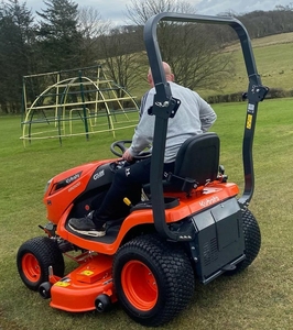 Tondeuse autoportée Kubota ZD1211 à rayon de braquage zéro, 24 CV, diesel, plateau de coupe de 60 pouces, tracteur de pelouse robuste à vendre - Product Image 1