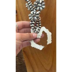 Travis J. Parure de collier en platine, argent sterling Buffalo blanc, motif floral, zircon serti clos, plaqué rhodium, style Squash tendance - Product Image 4
