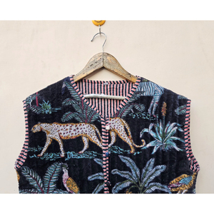 Thevintageartcraft Chaqueta de Invierno Hecha a Mano de la Mejor Calidad para Mujer, Diseño Único con Estampado de Animales de la Selva, Forro de Lino a Rayas Acolchado - Product Image 4
