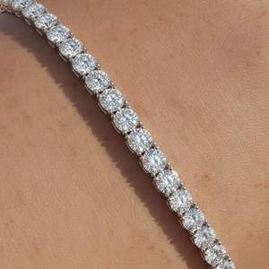 Bracelet tennis en diamants ronds sertis à griffes, 7,65 CTW - Product Image 6