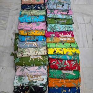 Tissu en coton cambric de très haute qualité pour la confection de robes pour filles, sacs, pyjamas, rideaux et serviettes - Léger et absorbant l'humidité - Product Image 1