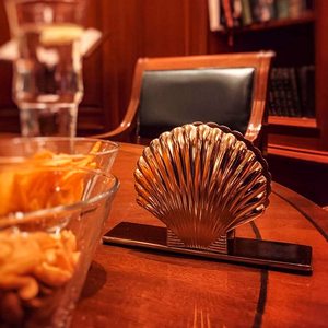 Elegant Customized Handmade Metal Tissue Paper <b>Dispenser</b> Low Cost <b>Napkin</b> Holder with Box Packing High Selling Shades Kitchen Use - Product Image 3