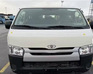 Toyota Hiace 2023 de Alta Calidad, Estándar, Diésel 2.5L, Transmisión Manual de 5 Velocidades, 15 Asientos, Volante a la Izquierda - Product Image 1
