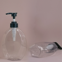 Vente en gros Bouteilles à presser plates en PET de 500ml personnalisées pour shampooing Gel douche Lotion Savon pour les mains Bouteilles en plastique emballage avec bouchon de pompe