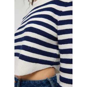 Suéter de punto a rayas con cuello redondo - Product Image 4