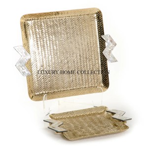 Grand plateau de service rectangulaire en métal avec poignées robustes et charme rustique idéal pour les cuisines de luxe et les services de restauration élégants - Product Image 2