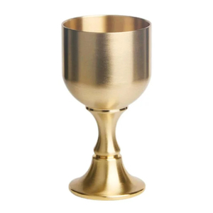 Copa de latón en oro Acabado con diseño simple Perfecto para servir cerveza Champagne Opción elegante y duradera de artículos para bebidas - Product Image 2