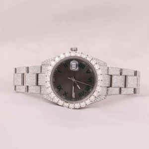 Montre-bracelet tendance en acier inoxydable de haute qualité entièrement sertie de diamants verts romains et gris avec cadran en moissanite VVS et affichage analogique en verre - Product Image 1