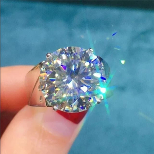 Anillo de boda con acabado de oro blanco de 14 quilates para hombre con anillos de moissanita de solitario de diamante creado en laboratorio redondo de 3 quilates - Product Image 2