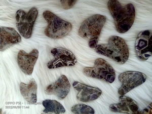 Pierre de Guasha en Améthyste Naturelle Polie, Sculptée à l'effigie de l'Ombre, Cristal de Forme Libre du Gujarat pour Massage Facial, Décoration d'Intérieur et Feng Shui - Product Image 6