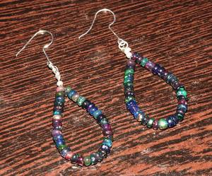 Boucles d'oreilles en perles d'opale noire éthiopienne naturelle en argent sterling 925 bijoux en pierres précieuses rondes cadeau fait à la main pour ses bijoux de déclaration - Product Image 1