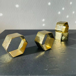 Porte-serviette en métal moderne au design minimaliste, parfait pour les tables à manger contemporaines, les réunions de famille et les célébrations - Product Image 1