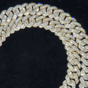 Cadenas Cubanas Clásicas de Miami en Oro de 9K con Diamantes Cultivados en Laboratorio para un Collar de Lujo Certificado, Regalo Perfecto para Ocasiones Festivas - Product Image 1