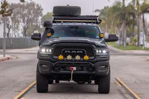 รถแรม 2500 พาวเวอร์ วากอน ปี 2021 รุ่นฉลองครบรอบ 75 ปี เครื่องยนต์เฮมิ วี8 ขับเคลื่อน 4 ล้อ ปรับแต่งสำหรับออฟโรดอย่างครบครัน พร้อมอุปกรณ์เสริมครบครัน - Product Image 2