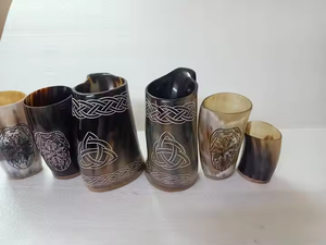 Verres en corne sur mesure Gravures sur le thème de Viking sur des tasses en corne Verres à liqueur - Product Image 2