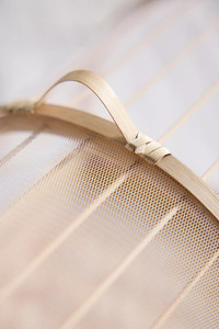 Couvercle alimentaire rond en bambou coloré de fabricant vietnamien avec plateau de service couvertures alimentaires en bambou avec filet - Product Image 5