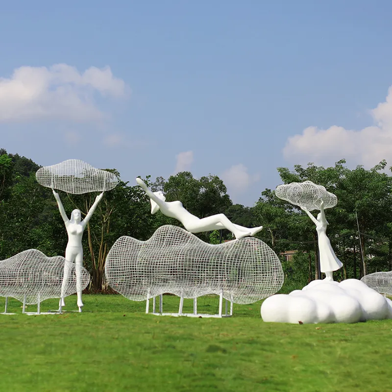 Escultura de nube de gran tamaño Estatua de cuerpo de arte abstracto para jardín Escultura de mujer realista para exhibición