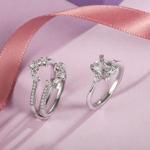 Ensemble de bagues Jeulia en rhodium plaqué avec diamants effet glace pilée et trois pierres, embellisseur de cluster - Product Image 6