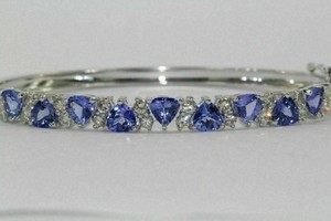 Bracelet jonc plaqué or en argent sterling avec diamant Moissanite taillé en trillion de 5 ct pour cadeau de mariage - Product Image 4