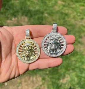 Colgantes y dijes de joyería fina de Jesús de moissanita helada para hombre, medallón de Plata de Ley 925 sólida en rodio o acabado en oro de 14K - Product Image 2