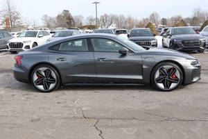 Audi RS e-tron GT 2022 d'occasion en excellent état - Product Image 3