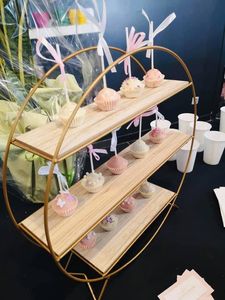 Support à gâteau en métal fini antique avec aspect traditionnel, idéal pour les gâteaux de mariage et l'hébergement à la maison. - Product Image 4